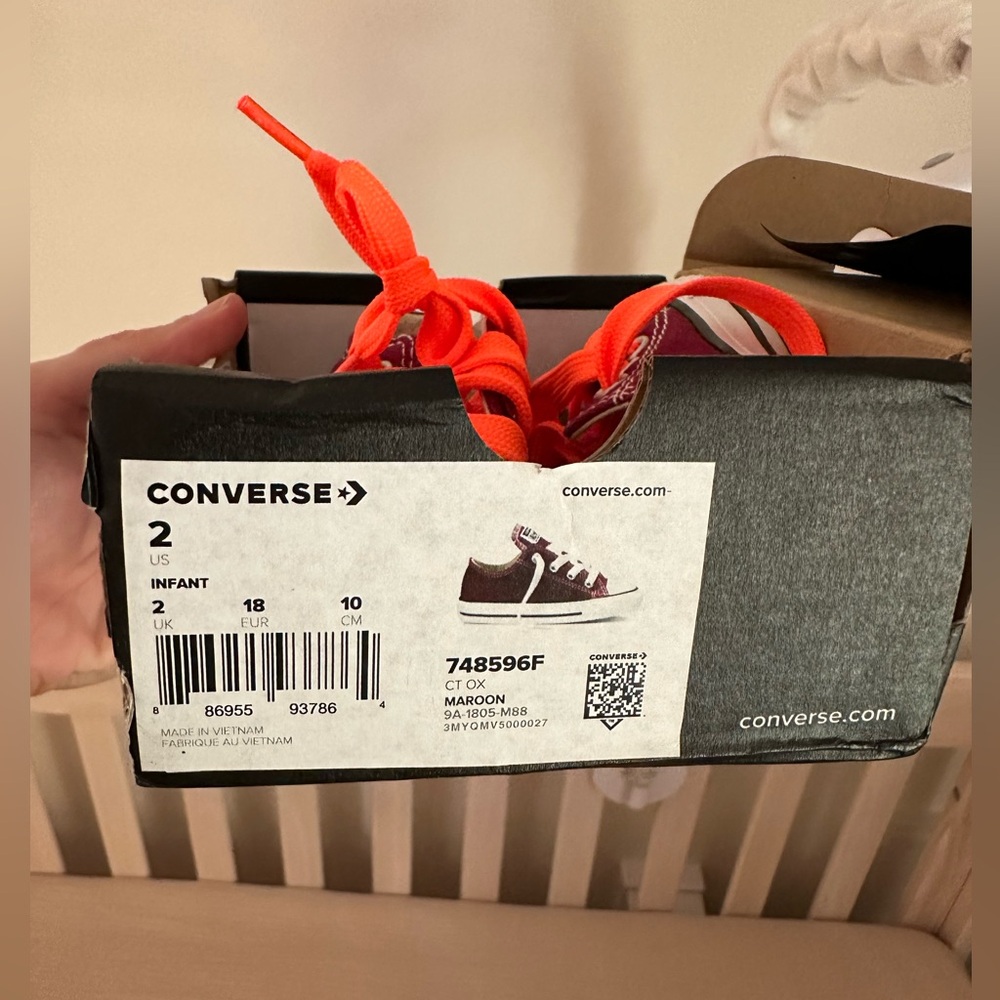 maroon converse